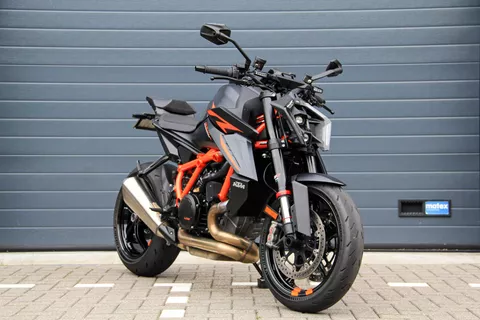 KTM 1390 SuperDuke R Black | Tech pack | NL motor | Nieuwstaat
