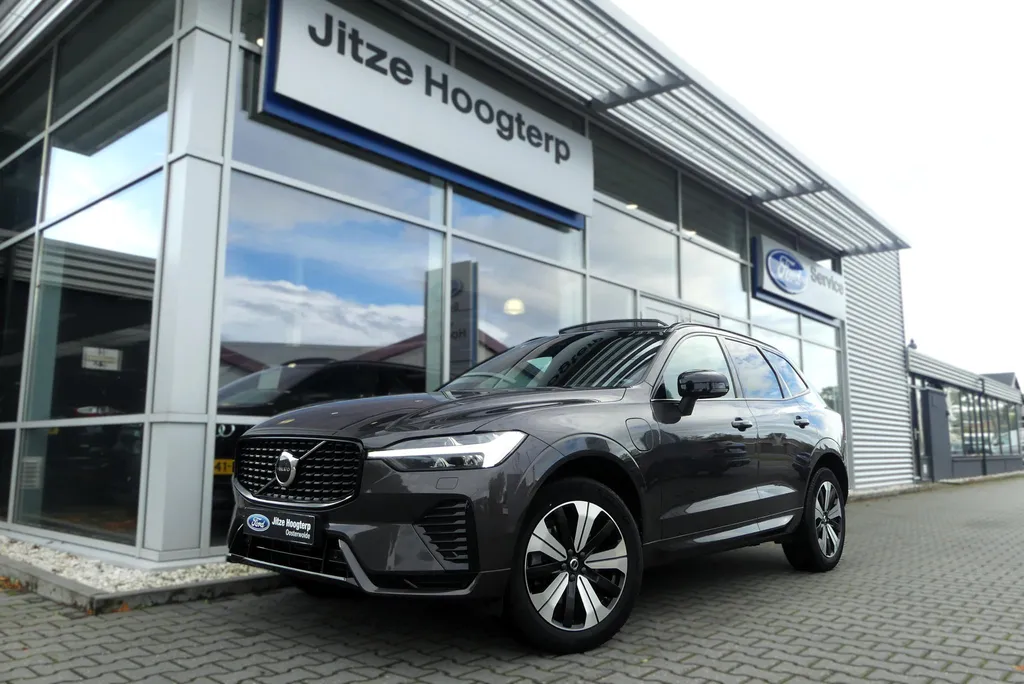 Volvo XC60 2.0 T8 Plug-in hybrid AWD Plus Dark PANO, MEMORY 2X, WINTER PACK, ADAPT. CRUISE, CLIMA, NAVI, CAMERA, PDC V&amp;A, APPLE CARPLAY/ANDROID AUTO, BLIS, KEYLESS, ELEKT. ACHTERKLEP, ELEKT. STOELEN, VOORRUITVERWARMING, 27.810KM