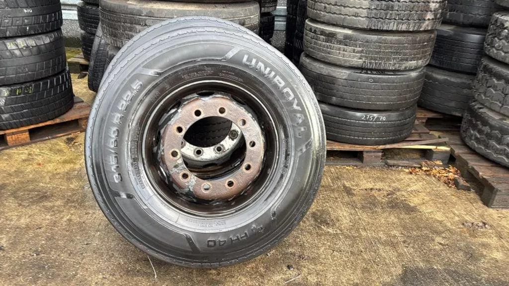 Diverse UNIROYAL FH40 315/80R22.5 SET