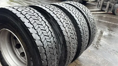 Diverse UNIROYAL DH40 315/80R22.5 SET
DOT 0325