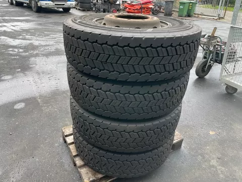 Diverse UNIROYAL DH40 315/80R22.5 SET
DOT 0325