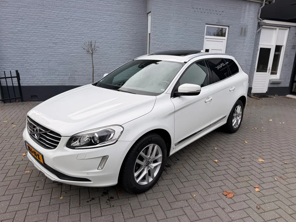 Volvo XC60 2.4 D5 | PANO | STANDKACHEL | LEER | CAMERA |