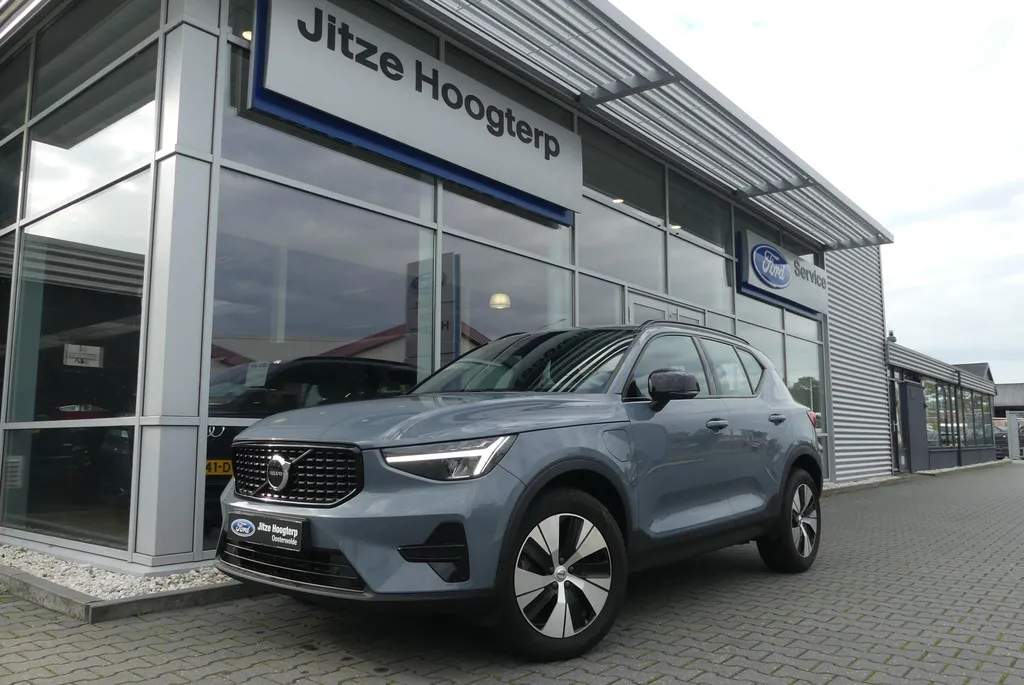 Volvo XC40 1.5 T4 Plug-in hybrid Plus Dark MEMORY, LEER, WINTER PACK, CRUISE, CLIMA, NAVI, CAMERA, PDC V&amp;A, APPLE CARPLAY/ANDROID AUTO, KEYLESS, HARMAN/KARDON, ELEKT. ACHTERKLEP, ELEKT. STOELEN, 147.285KM