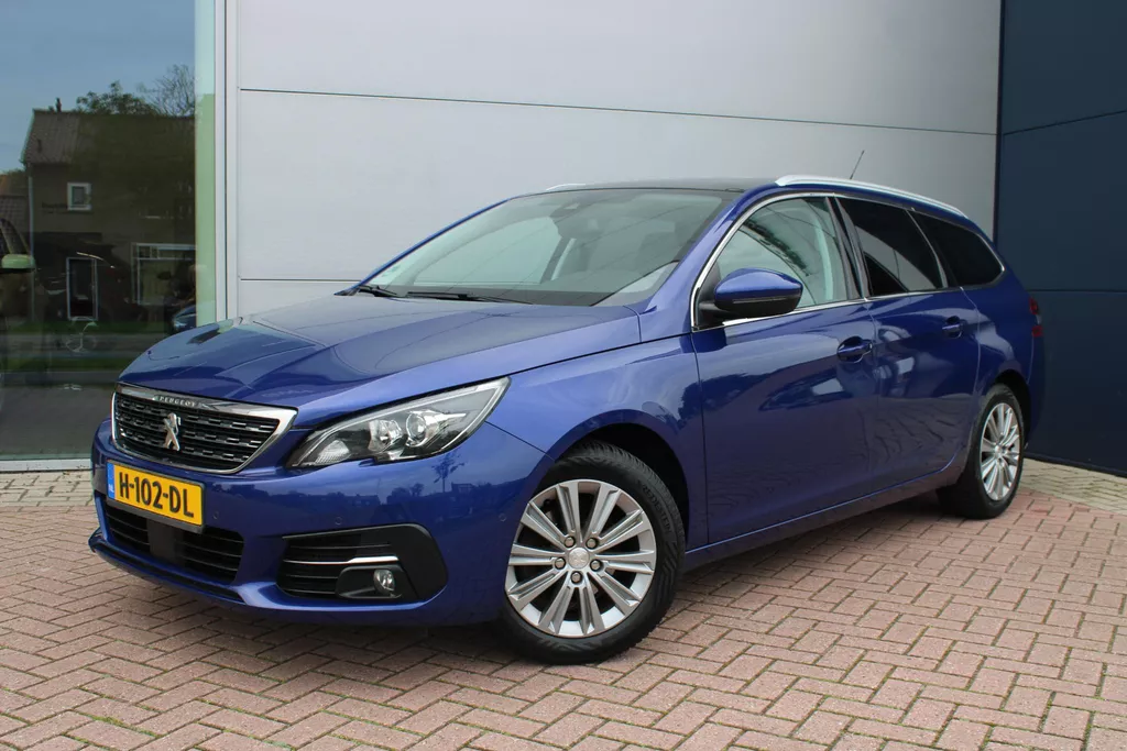 Peugeot 308 SW 1.2 PureTech 130pk Blue Lease Premium Leer Airco Navi Carplay Camera Pano Dealer onderhouden