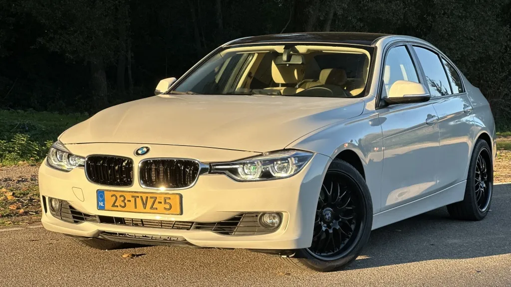 Bmw 3-serie 320i F30 - Automaat LED - LEDER !