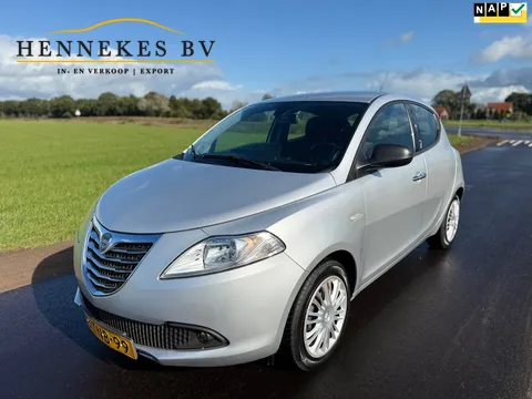 Lancia Ypsilon 0.9 TwinAir Silver Plus clima stoelverwarming