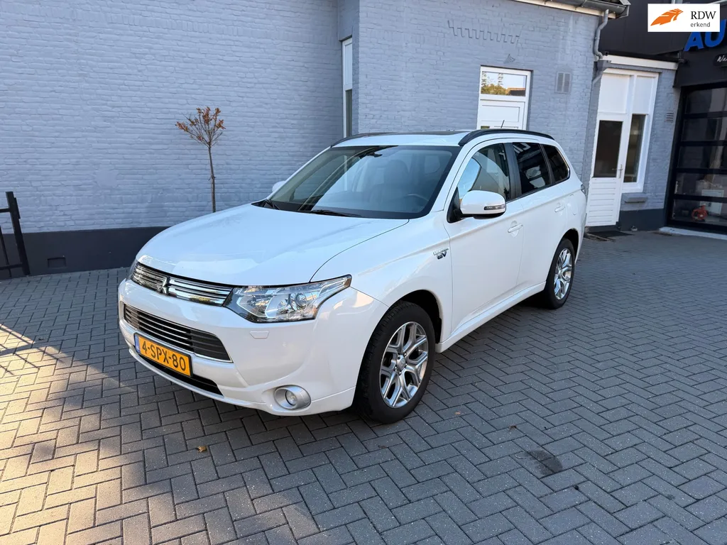Mitsubishi Outlander 2.0 PHEV | LEER | DAKJE | TREKHAAK | STOELVERWARMING |